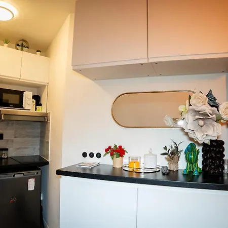 Cozy Charming With Breathtaking View Apartment *