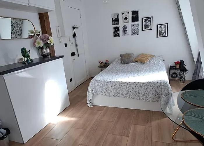 Cozy Charming With Breathtaking View Apartment *