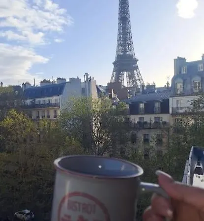 Center Eiffel Tower View Apartment