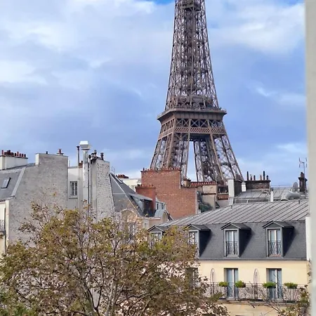 Center Eiffel Tower View Apartment Paris