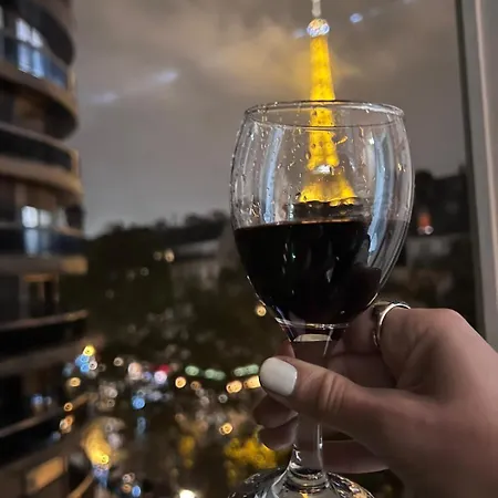 Apartment Center Eiffel Tower View