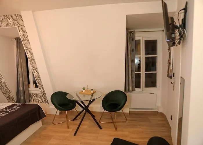 Cozy Charming With Breathtaking View Paryż